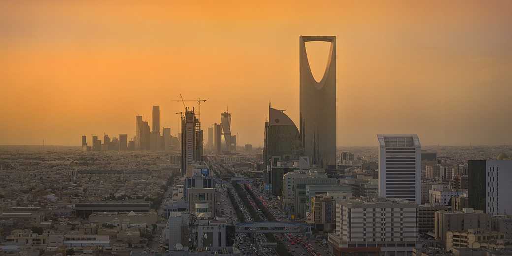 1280px-Riyadh_Skyline_showing_the_King_Abdullah_Financial_District_(KAFD)_and_the_famous_Kingdom_Tower_1