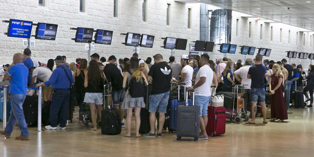 Сезон отпусков начался. Служащие аэропорта угрожают забастовкой