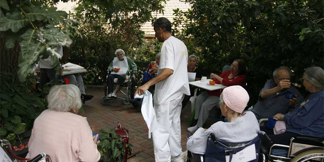 Работник дома престарелых в Хайфе подозревается в нападении на пожилую женщину