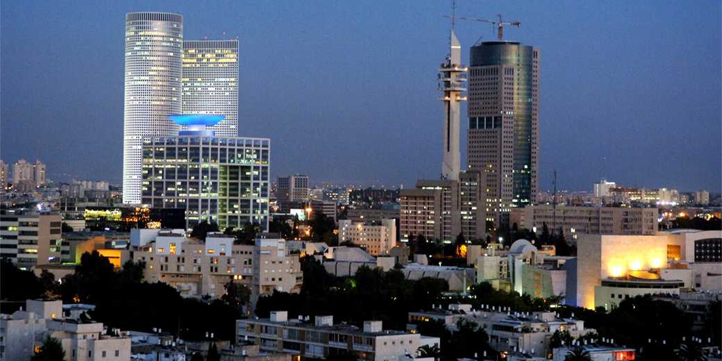 Солдат получил тяжелые травмы на военной базе, пытаясь выбраться из застрявшего лифта