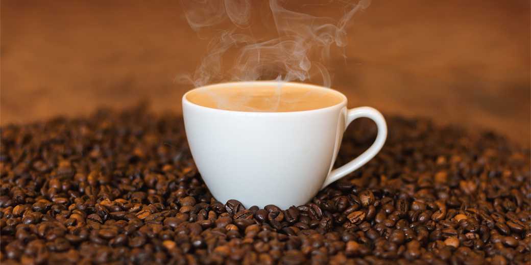 Какое кофе полезнее с кофеином или без