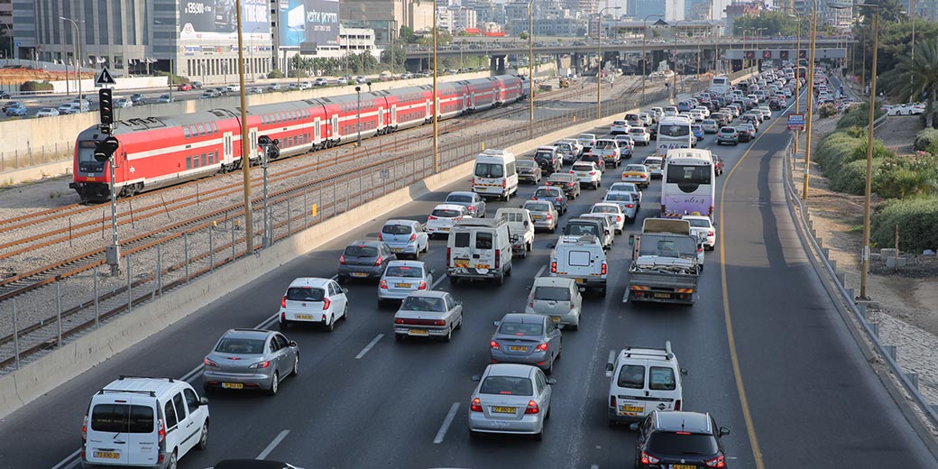 Платная полоса на шоссе Иерусалим – Тель-Авив подорожала, но мест для парковки будет больше