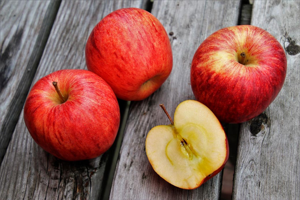 Яблоки очень полезны, но мы неправильно их едим