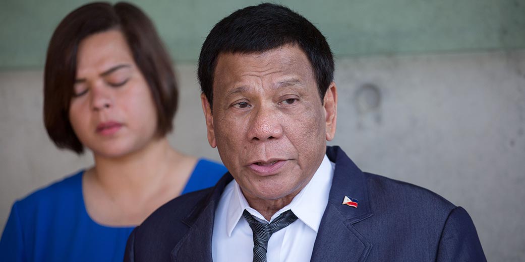 Коронавирус в мире: на Филиппинах за отказ прививаться будут сажать в тюрьму