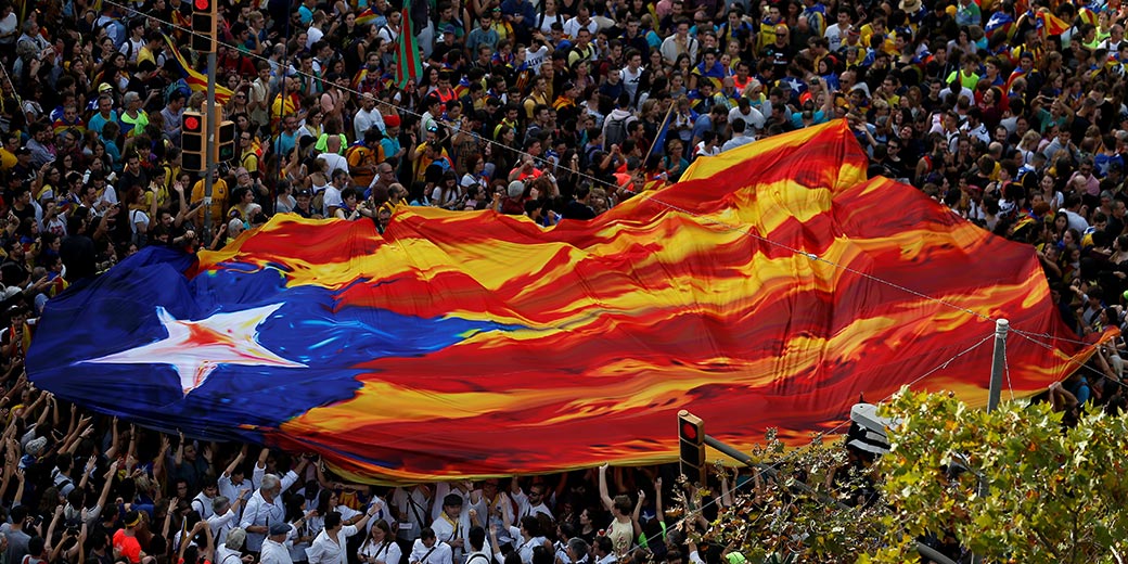 От Барселоны до Ливана: протесты парализуют города и страны