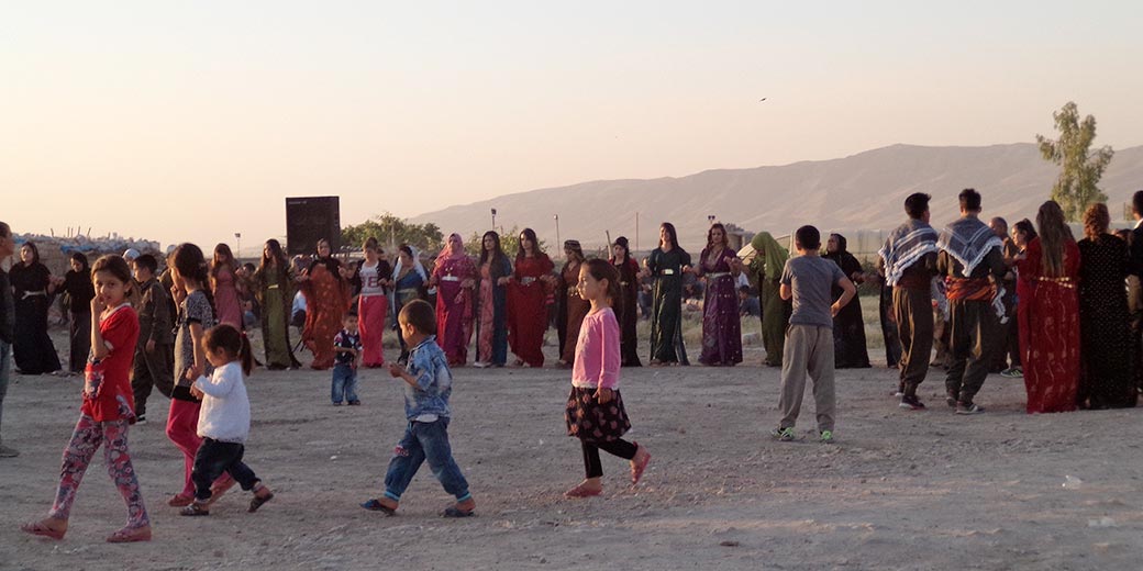 Между молотом и наковальней