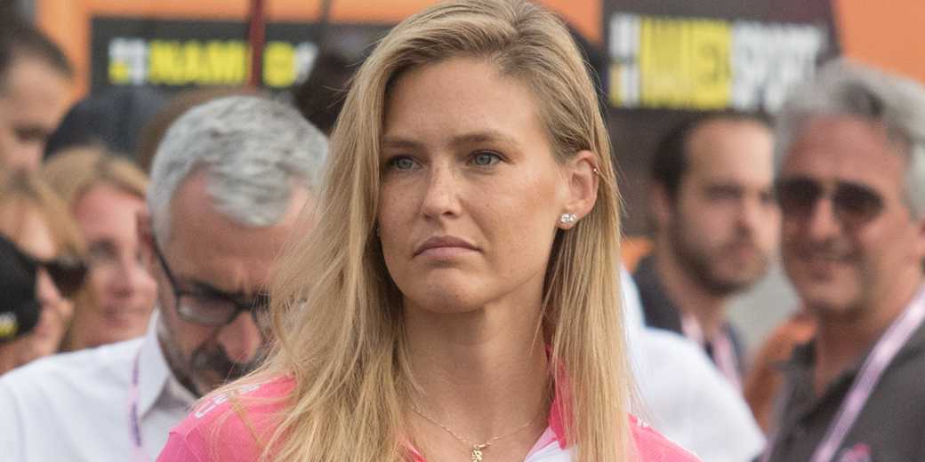 Израильская модель Бар Рафаэли выступила против голливудских звезд