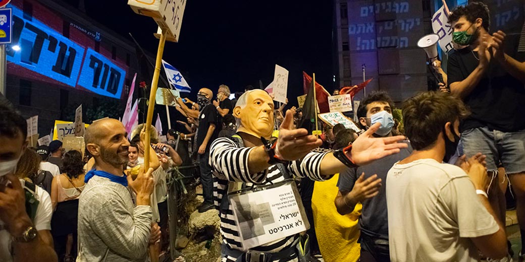 Нетаниягу: протестующие выключают телефоны, чтобы избежать карантина