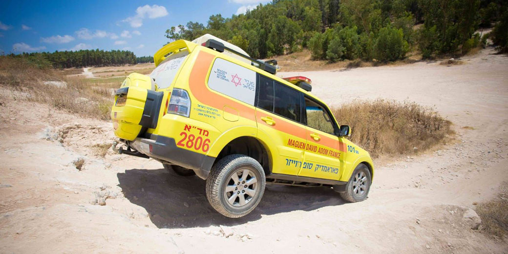 Спасатели на руках вынесли туристку, сломавшую ногу на маршруте в Галилее