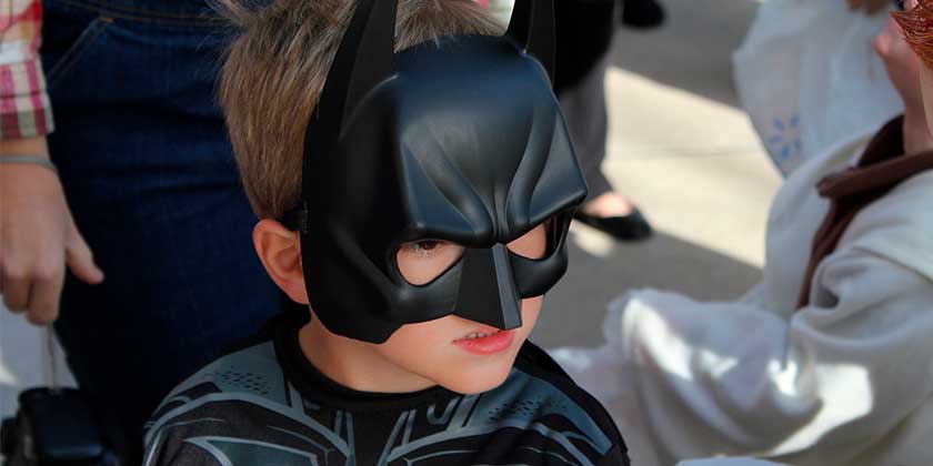 В Нью-Йорке прошел марш «Бэтменов» в защиту самого маленького заложника ХАМАСа