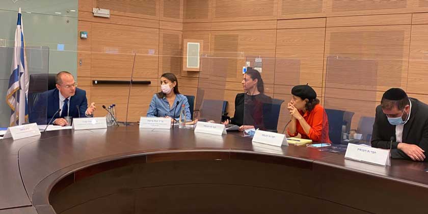 Радикальные ортодоксы сделали женщин мишенями для своих атак