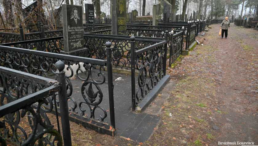 Ограблено еврейское кладбище. Фоторепортаж