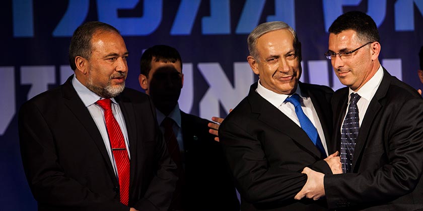 В борьбе за «русский голос» Либерман победил Саара