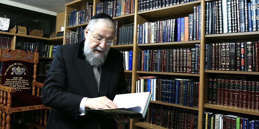 Бывший главный ашкеназский раввин заразился «короной» после второй прививки