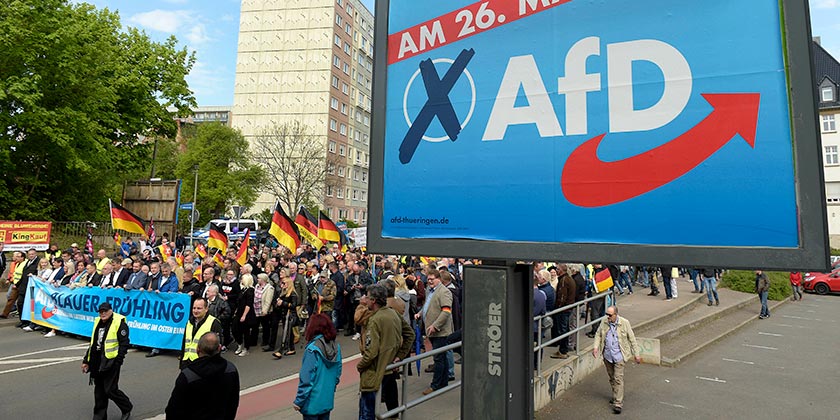 Опрос: ультраправых и Шольца поддерживает одинаковое число немцев