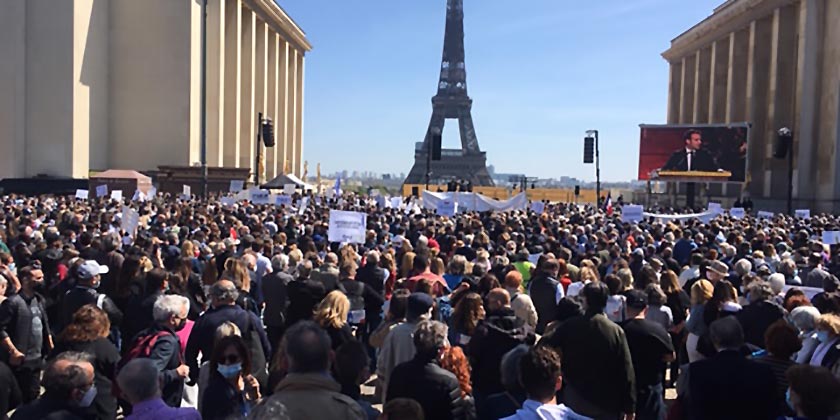 Французы — за евреев: десятки тысяч человек вышли на митинг в Париже
