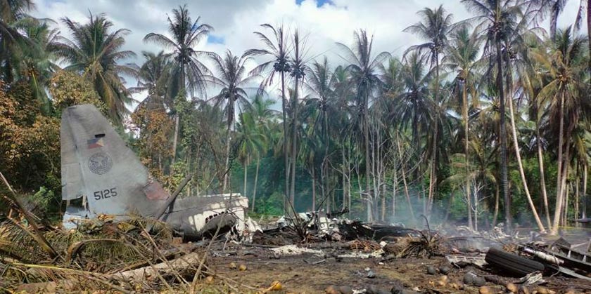 Как минимум 29 погибших при падении военного самолета на Филиппинах
