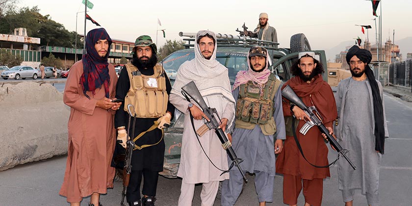 Талибы, отмечая победу в Панджшерской долине, открыли огонь по своим