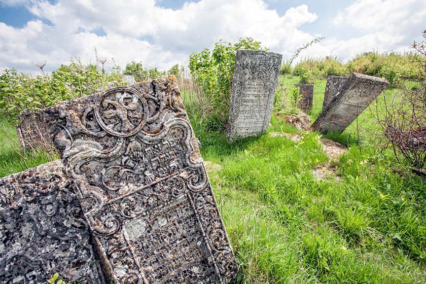 Самое красивое еврейское кладбище в Европе разрушено