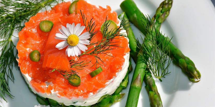Необычные рецепты салатов «Мимоза» и оливье для праздничного стола