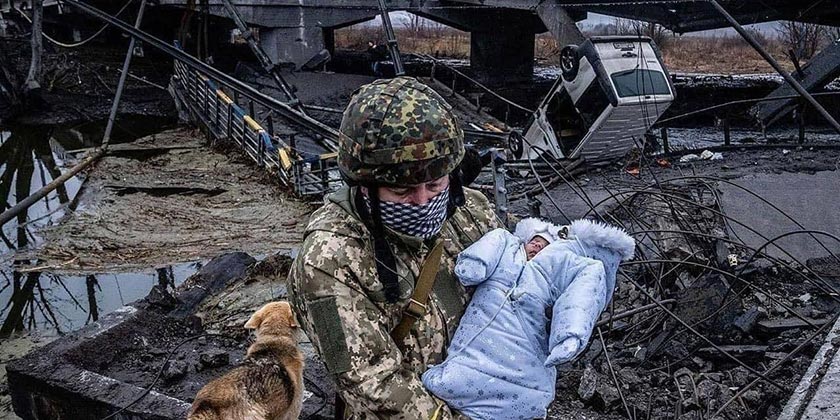 Российские военные обстреляли Ирпень прямо во время эвакуации мирных жителей (видео)
