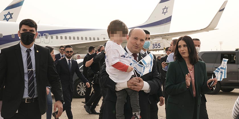 В Израиле приземлился самолет с детьми-сиротами из Житомира