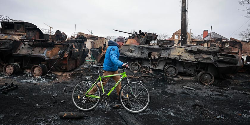 война-в-Украине-российская-агрессия-потери-Буча-сгоревшие-российские-танки