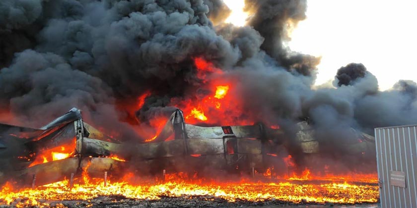 В Крыму загорелся склад боеприпасов: взрывы видны за десятки километров
