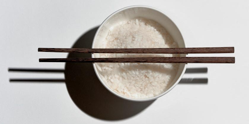 В Японии изобрели электрические палочки для еды, которые заменят специи