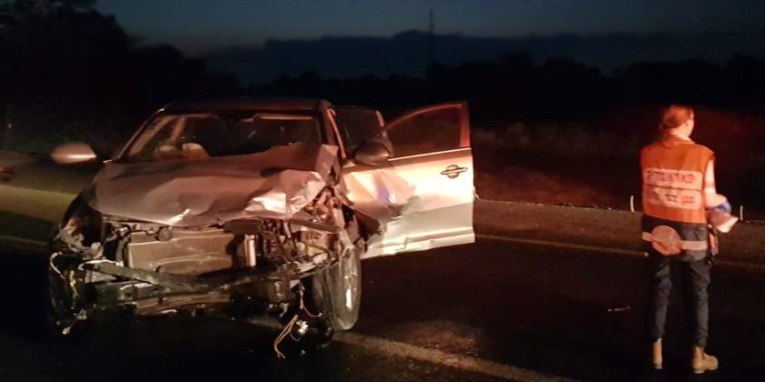 Два пешехода погибли, перебегая шоссе, чтобы помочь пострадавшим в столкновении двух машин