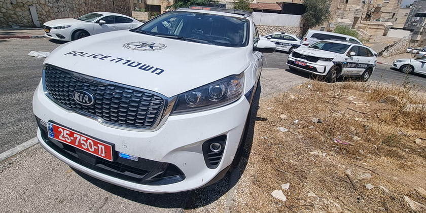 Кошмар в религиозном районе: душевнобольной родственник чуть не задушил насмерть 4-летнего ребенка