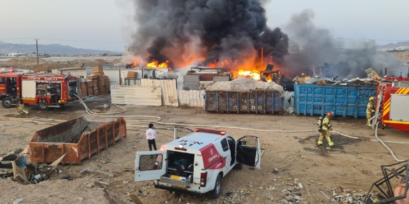 Недалеко от отелей в Эйлате вспыхнул сильный пожар