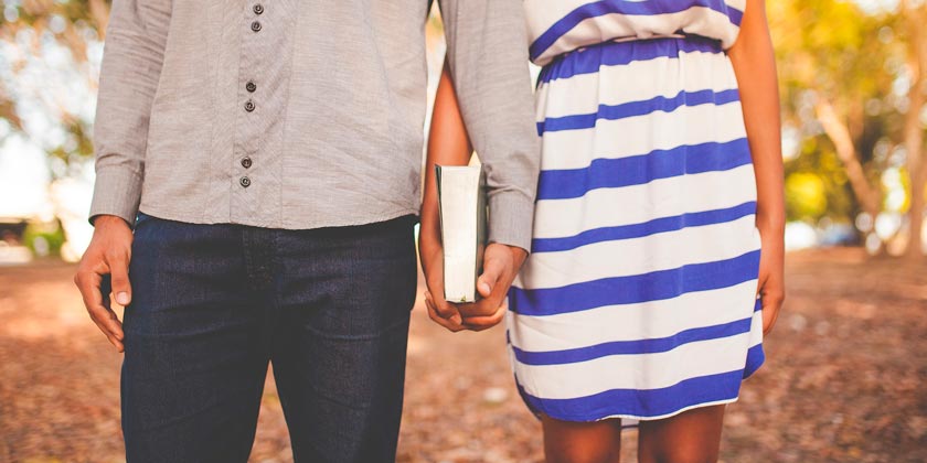 «Tinder для книжных червей»: появилось новое приложение для знакомств библиофилов