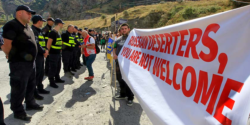Российские «беженцы» обживаются в Грузии. Грузины этому не рады