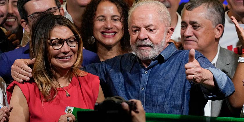 На выборах в Бразилии победил левый оппозиционер. Действующий президент не признал поражение