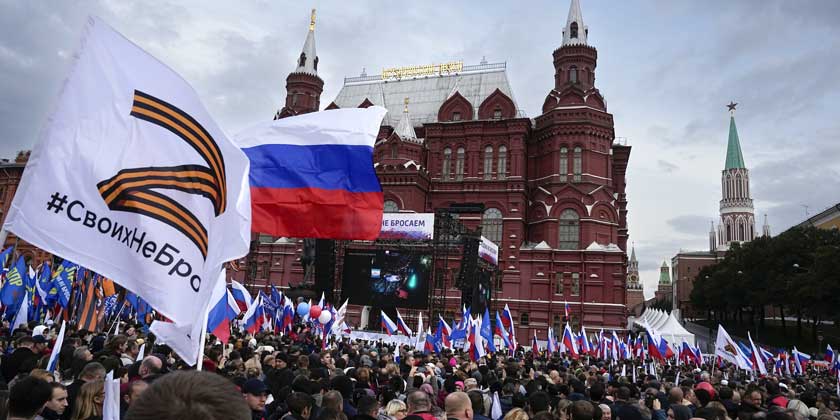 Рок-н-ролл мертв. Как в России деятелей искусства заставляют выступать под буквой Z