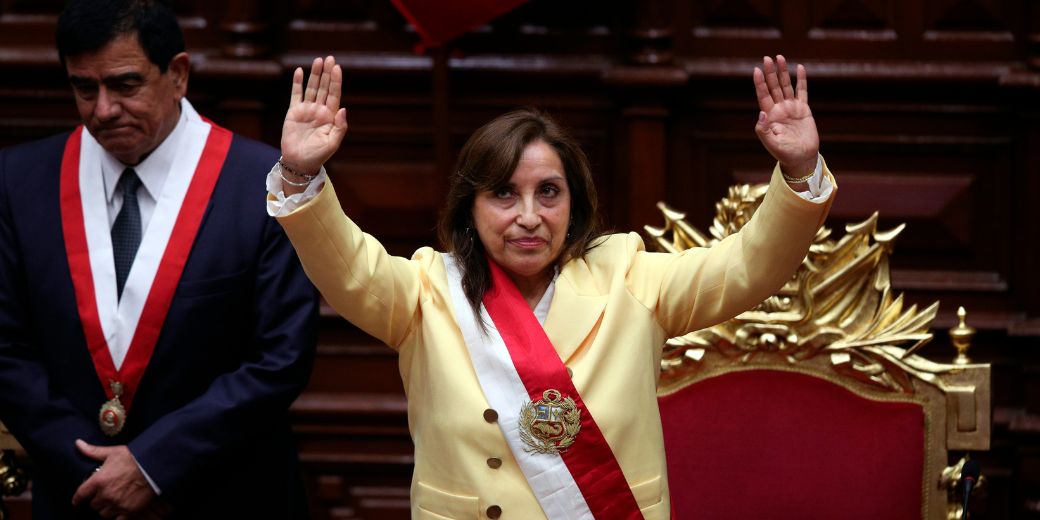 Президент Перу отстранен от должности и обвинен в попытке госпереворота
