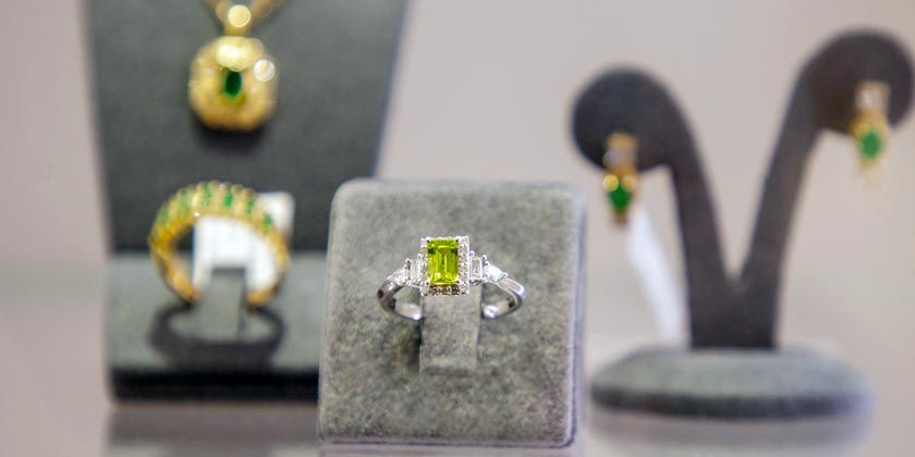 Ледяное сверкание бриллиантов к Новому году