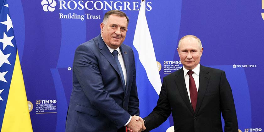 Боснийские сербы наградили Владимира Путина почетной медалью