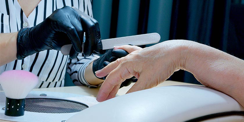 Как маникюр в случайном салоне привел к редкой форме онкологии