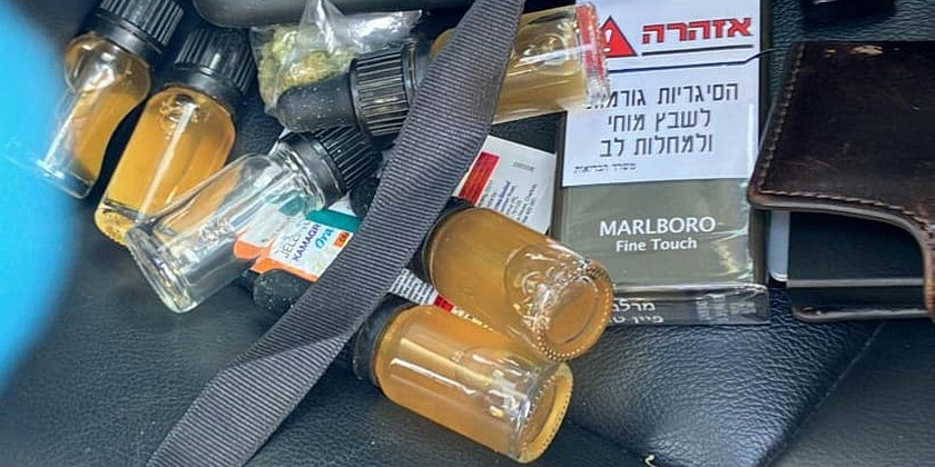 В Холоне остановили машину и изъяли десятки бутылок с «наркотиком изнасилования»