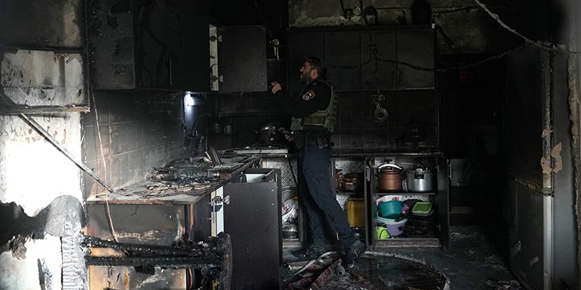 Дом сгорел, когда палестинская семья спала. Отец семейства обвиняет поселенцев