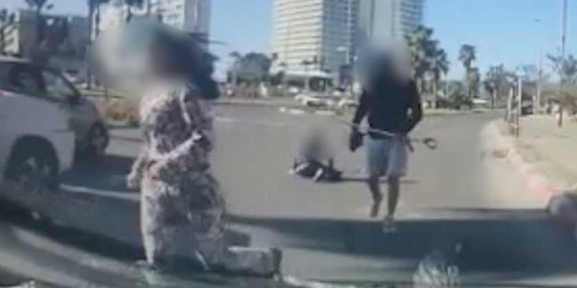 Дикий Бат-Ям: совершила аварию и избила водителя его же костылем (видео)