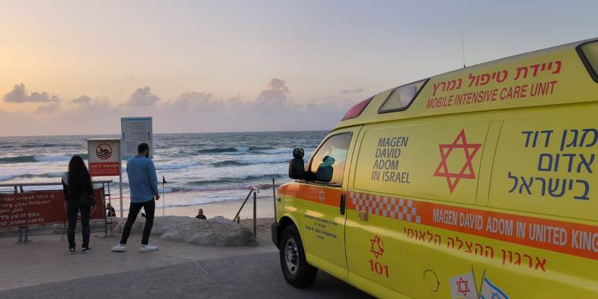 Трагедия в праздник: молодой мужчина утонул у побережья Тель-Авива