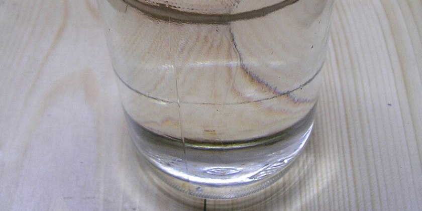 Годовалый ребенок выпил керосин из бутылки, он в тяжелом состоянии