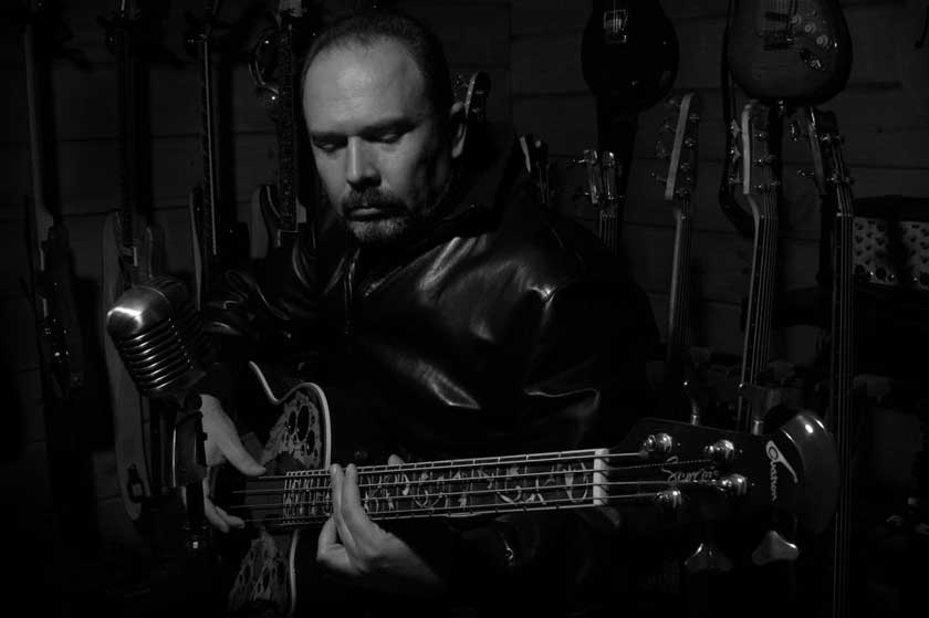 Известный российский музыкант переехал в Израиль и приглашает на концерт в Кармиэле