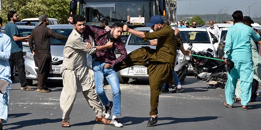 В Пакистане арестован бывший премьер. По всей стране беспорядки