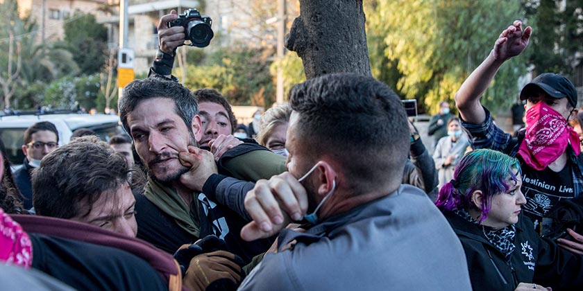 «Люди поймут, что происходит, только когда журналиста ударят камнем по голове и он умрет?»