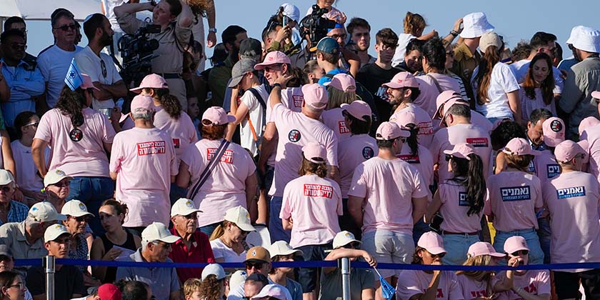Во время выступления Нетаниягу публика повернулась к нему спиной в знак протеста