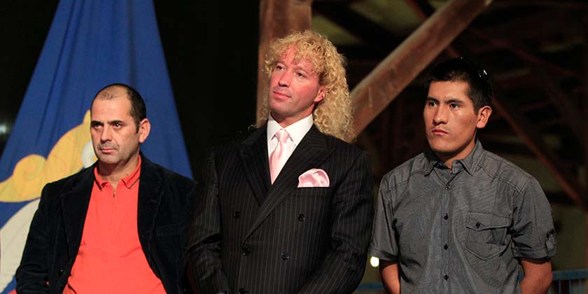 Чилийского миллионера засняли за раздачей денег у Стены Плача